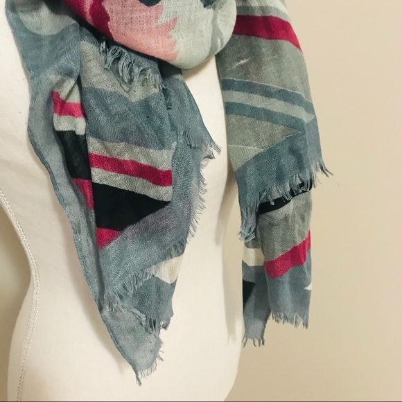 Light Scarf - Picture 3 of 5